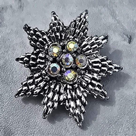 Aurora Jewelry - Vintage Silver Tone Starburst Brooch with Aurora Borealis Rhinestones